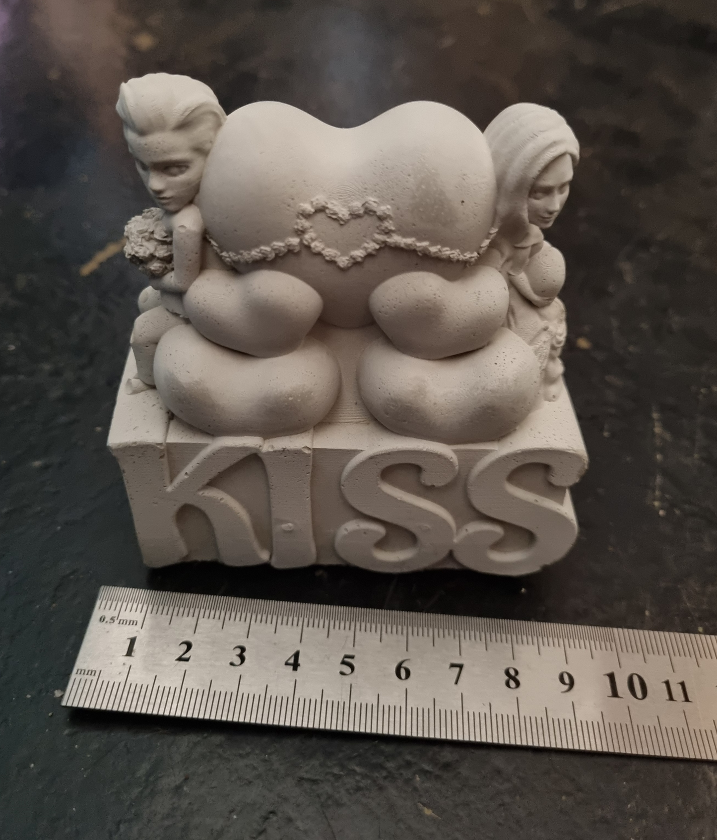 Cement Kiss Ornament - Unpainted