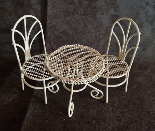 Miniture Wire Table & Chairs V2