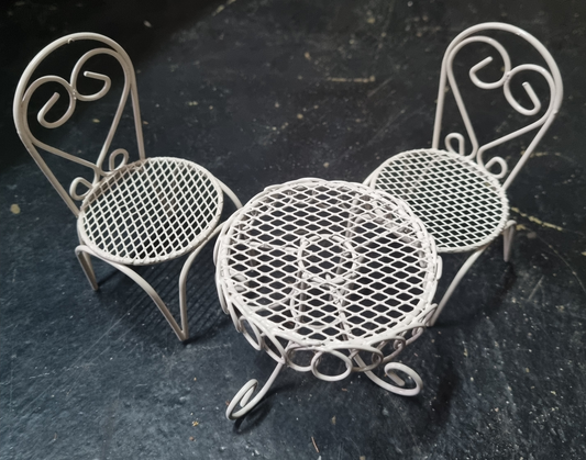 Miniture Wire Table & Chairs V1